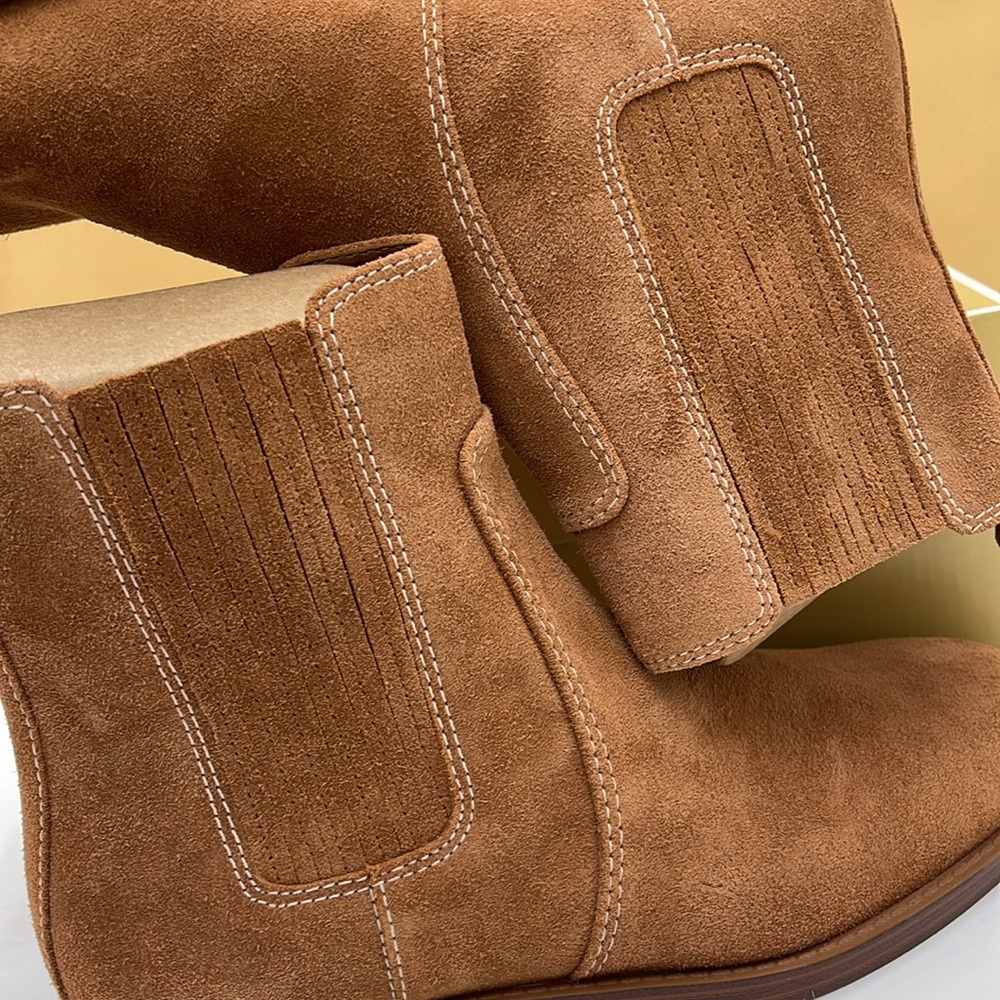 MICHAEL KORS ELLA FLAT BOOTIE SUEDE
49F4ELFE5S
LUGGAGE - Picture 15 of 16